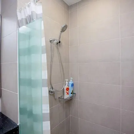 Tropicana 218 Spacious Luxury City 3Bedroom 3 Car Park 11Pax George Town Exterior photo