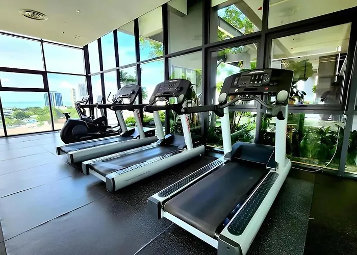 Tropicana 218 Spacious Luxury City 3Bedroom 3 Car Park 11Pax