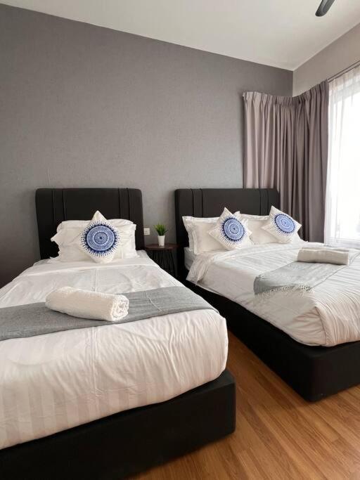 Tropicana 218 Spacious Luxury 3bedroom 3 Car Park 11pax Apartment *