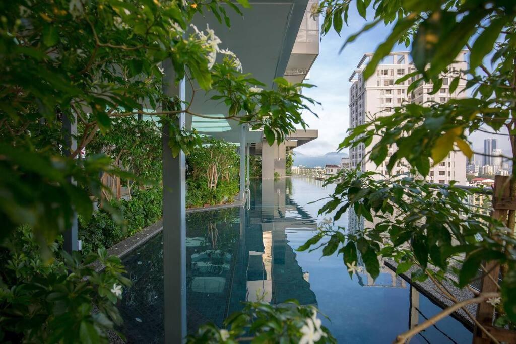 Tropicana 218 Spacious Luxury 3bedroom 3 Car Park 11pax Apartment George Town