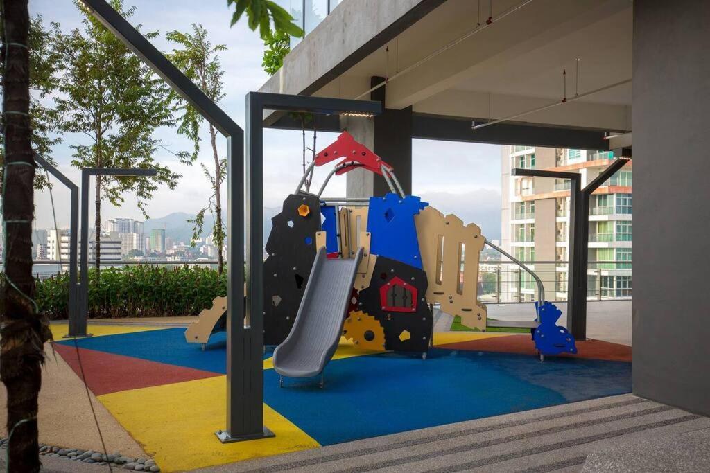 Tropicana 218 Spacious Luxury 3bedroom 3 Car Park 11pax George Town