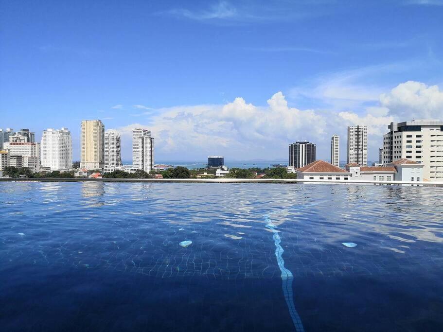 Tropicana 218 Spacious Luxury 3bedroom 3 Car Park 11pax * George Town