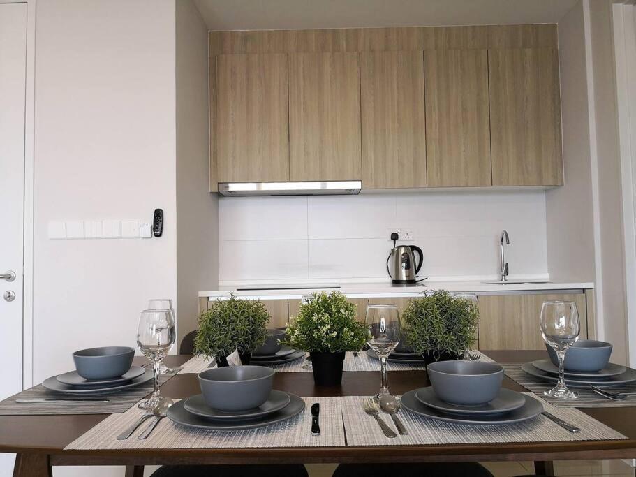 Tropicana 218 Spacious Luxury 3bedroom 3 Car Park 11pax * George Town