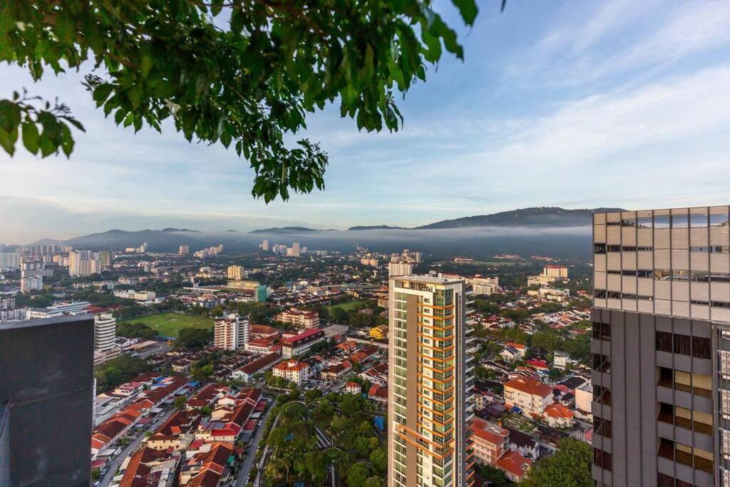 Tropicana 218 Spacious Luxury 3bedroom 3 Car Park 11pax * George Town