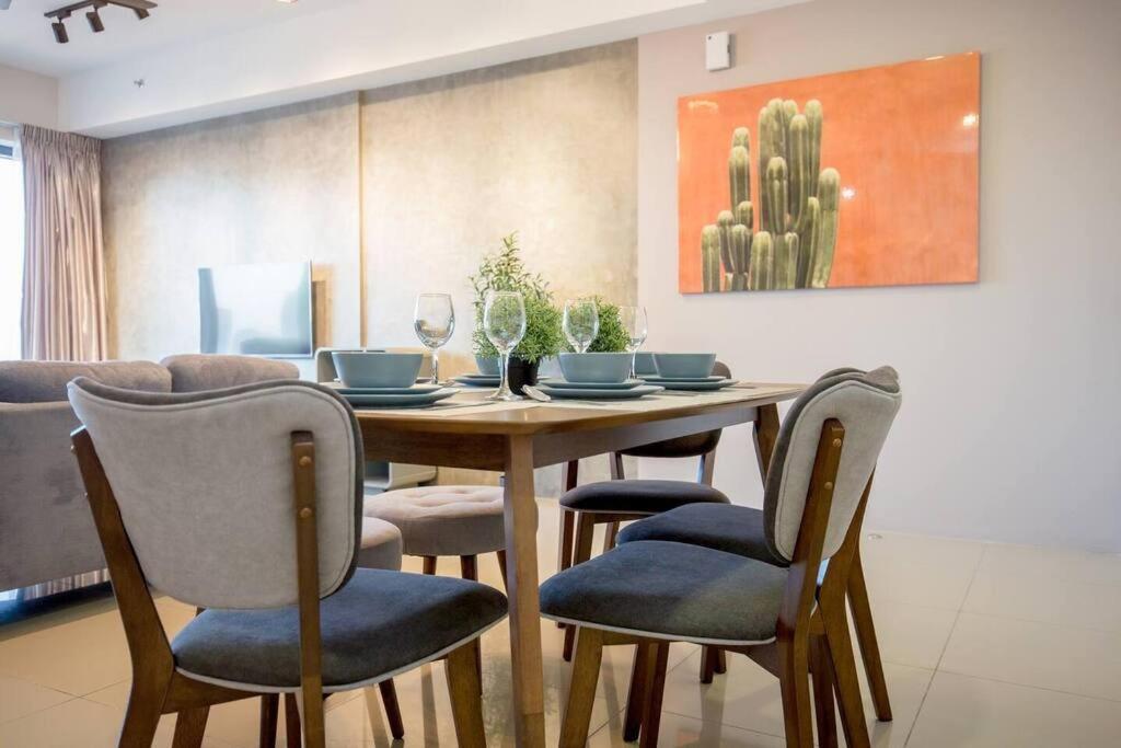 Apartment Tropicana 218 Spacious Luxury 3bedroom 3 Car Park 11pax George Town