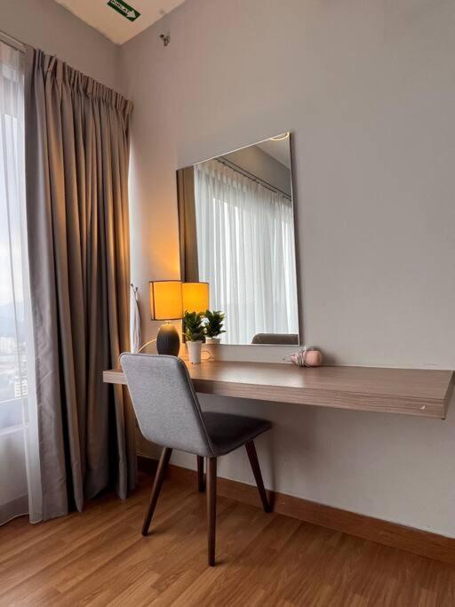 Tropicana 218 Spacious Luxury 3bedroom 3 Car Park 11pax George Town