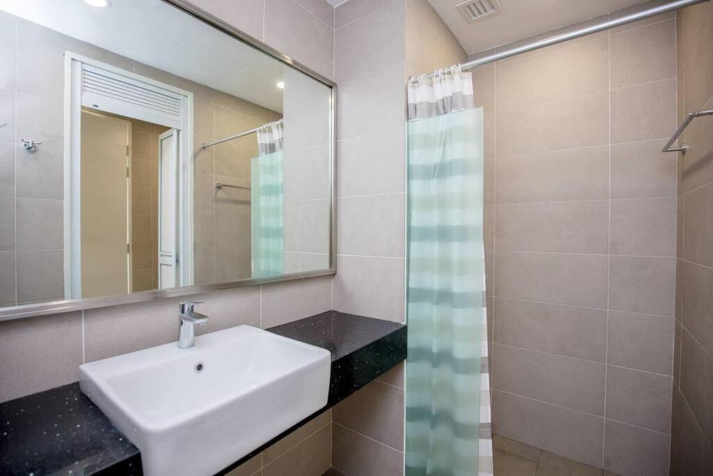 Tropicana 218 Spacious Luxury 3bedroom 3 Car Park 11pax Apartment *