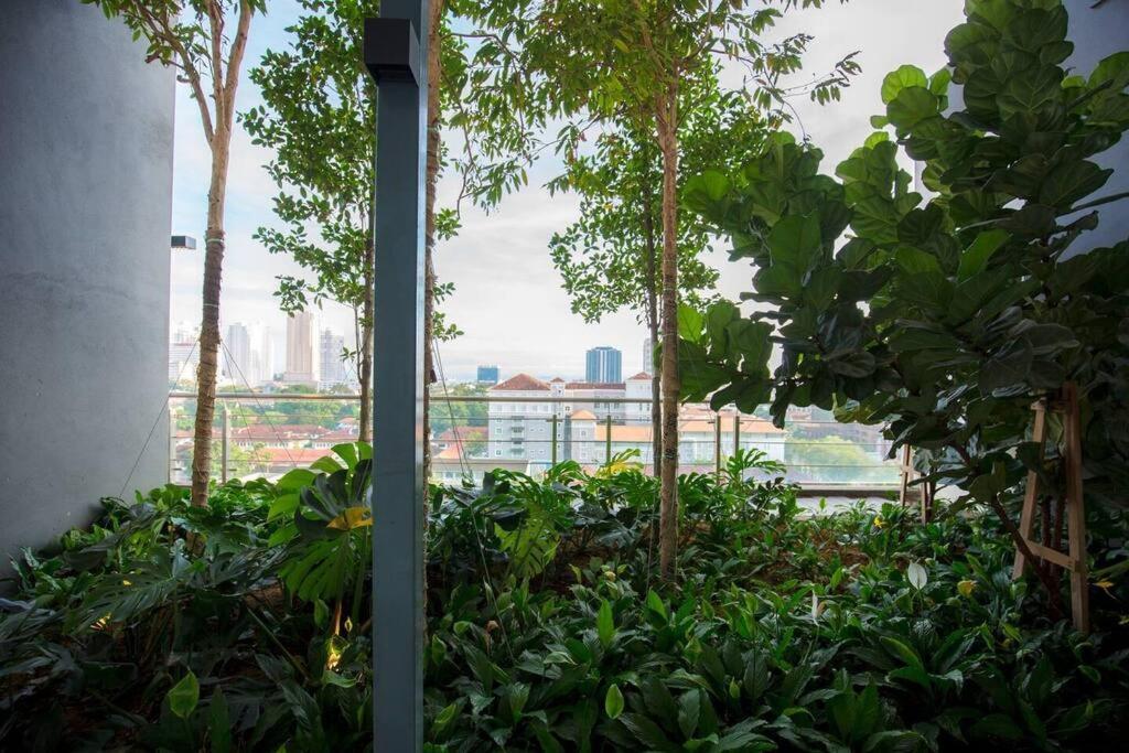Tropicana 218 Spacious Luxury 3bedroom 3 Car Park 11pax * George Town