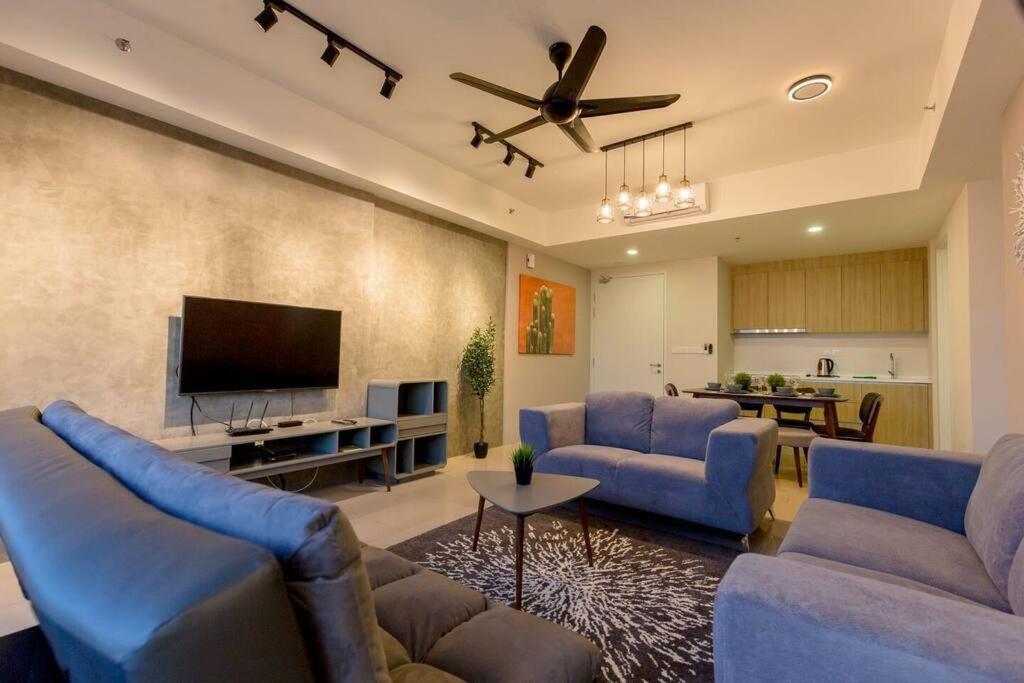 Tropicana 218 Spacious Luxury 3bedroom 3 Car Park 11pax Apartment *