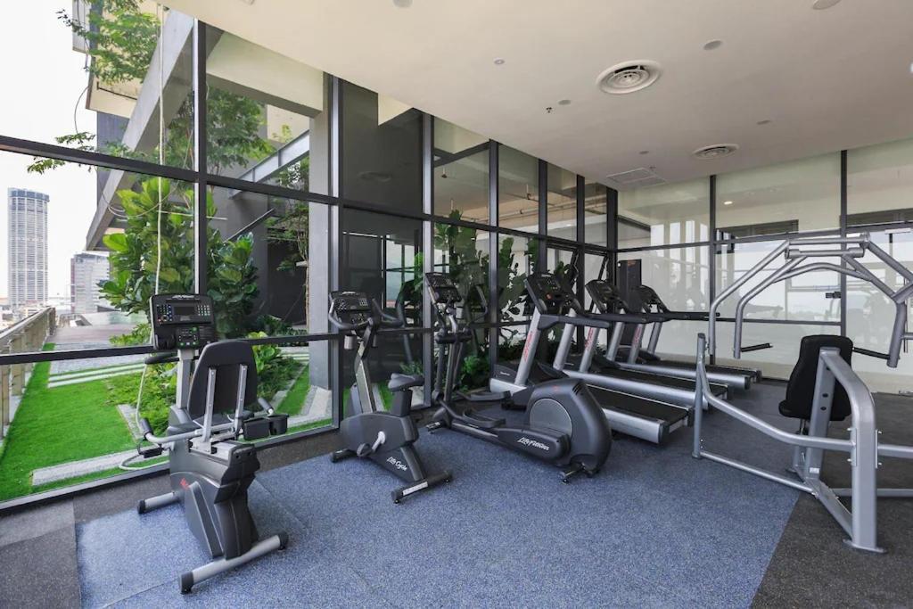Tropicana 218 Spacious Luxury 3bedroom 3 Car Park 11pax Apartment George Town